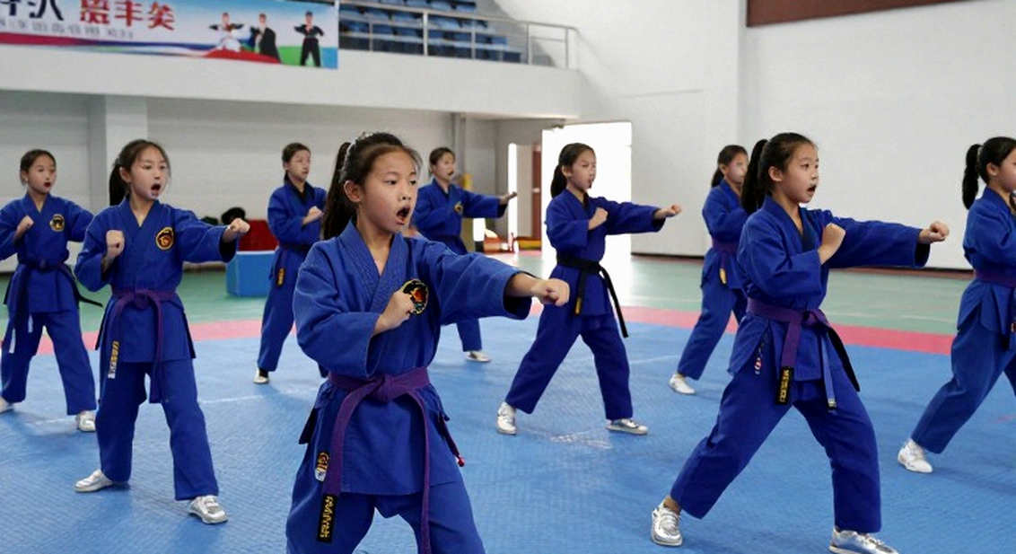 Bóng tối dưới ánh đèn: Phạm Văn Nam và cuộc nổi dậy từ đáy bảng xếp hạng ONE